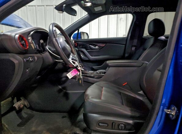 3GNKBKRS8MS540592 2021 CHEVROLET BLAZER Blue Widok wnętrza z przodu