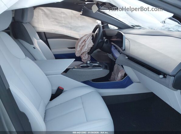3GYK3BMR2SS249653 2025 CADILLAC OPTIQ Silver Vista interior delantera