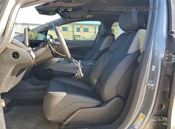 3GYK3EMR6SS198417 2025 CADILLAC OPTIQ Серебряный Вид салона спереди