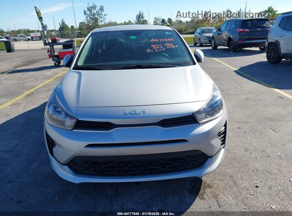 3KPA24AD0PE533474 2023 KIA RIO Серебряный Вид задней части салона