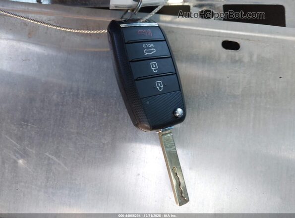 3KPA24AD0PE567799 2023 KIA RIO Белый Вид панели приборов