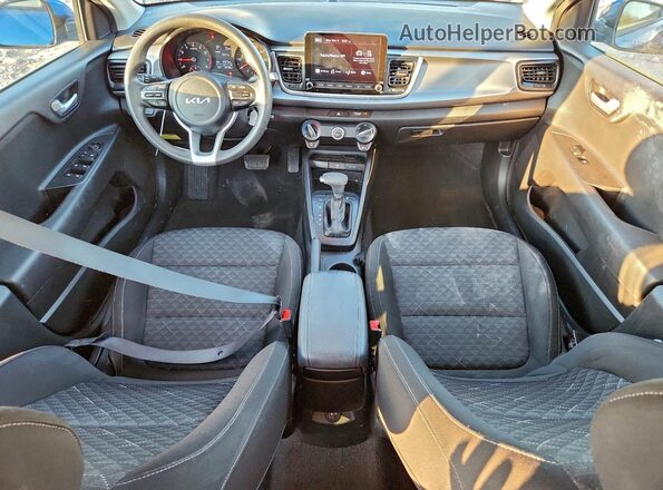 3KPA24AD2NE504376 2022 KIA RIO Синий Вид панели приборов
