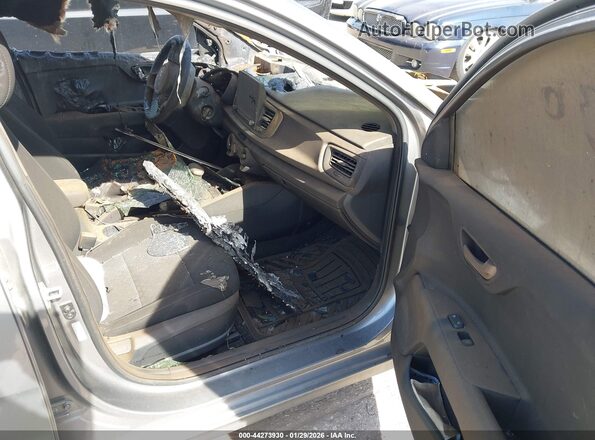 3KPA24AD2PE533234 2023 KIA RIO Gray Вид салону спереду