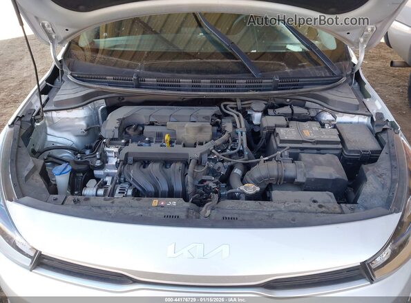 3KPA24AD2PE615805 2023 KIA RIO Серебряный Вид сзади
