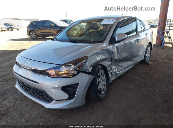 3KPA24AD2PE615805 2023 KIA RIO Серебряный Вид спереди