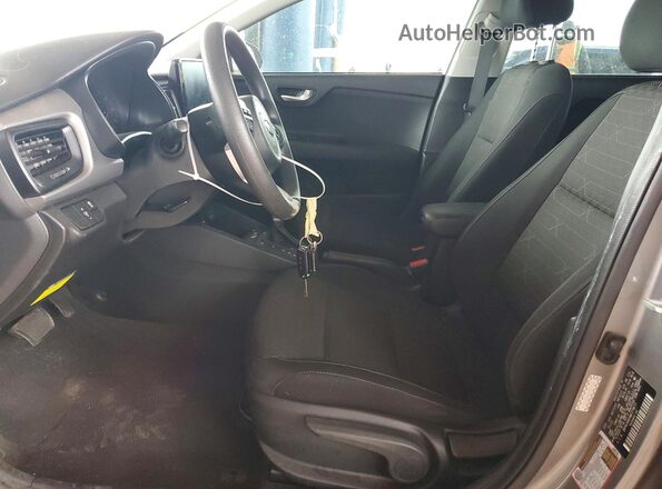 3KPA24AD5ME379677 2021 KIA RIO Серый Вид салона спереди