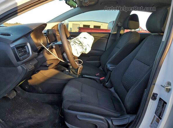 3KPA24AD5ME422818 2021 KIA RIO Белый Вид салона спереди