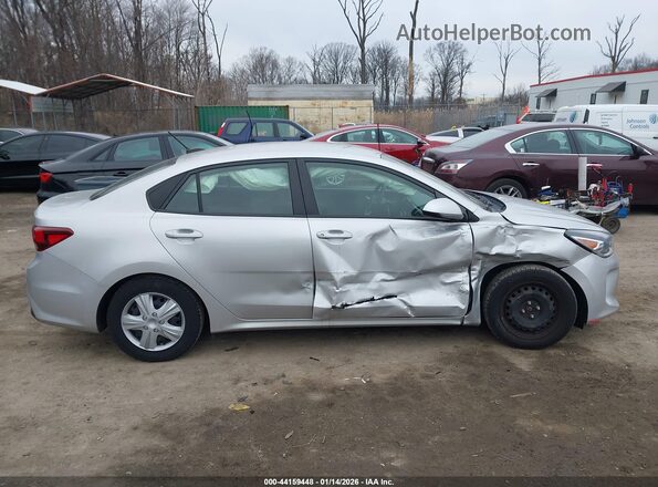 3KPA24AD6LE286293 2020 KIA RIO Серебряный Вид задней части салона