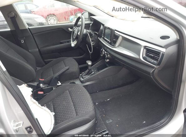 3KPA24AD6LE286293 2020 KIA RIO Серебряный Вид салона спереди