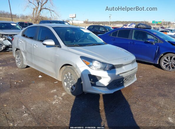 3KPA24AD6PE590407 2023 KIA RIO Серебряный Передняя правая четверть