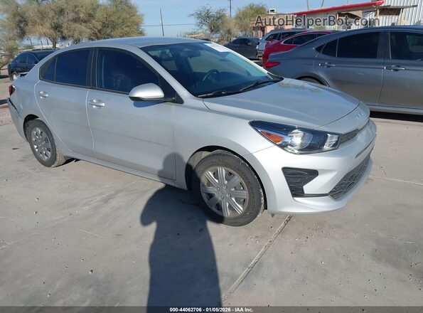 3KPA24AD6PE610672 2023 KIA RIO Серебряный Передняя правая четверть