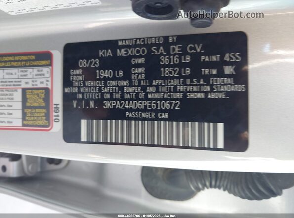 3KPA24AD6PE610672 2023 KIA RIO Серебряный Вид подкапотного пространства