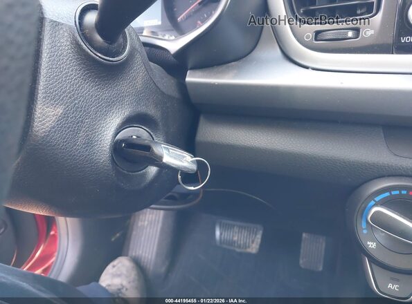 3KPA24AD9ME370786 2021 KIA RIO Красный Вид панели приборов
