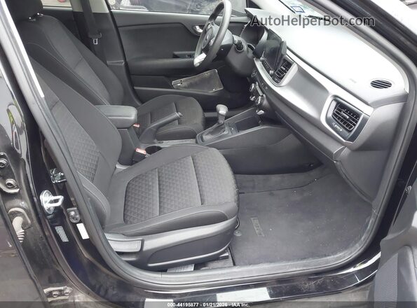 3KPA25AD0ME383948 2021 KIA RIO 5-DOOR Черный Вид салона спереди