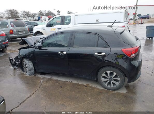 3KPA25AD0ME383948 2021 KIA RIO 5-DOOR Черный Вид задней части салона