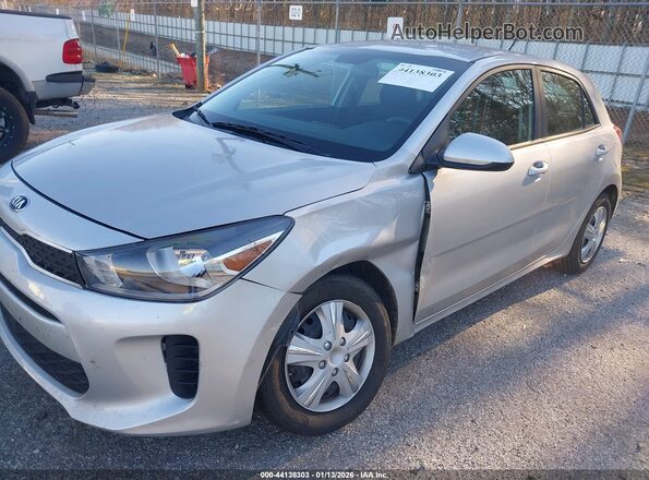 3KPA25AD2LE352683 2020 KIA RIO 5-DOOR Silver Widok z przodu