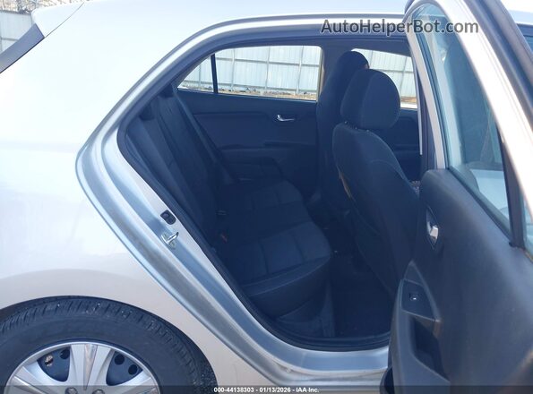 3KPA25AD2LE352683 2020 KIA RIO 5-DOOR Silver Widok naklejki z numerem VIN