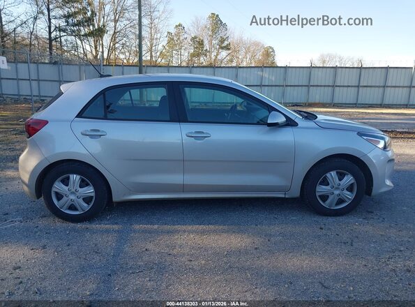 3KPA25AD2LE352683 2020 KIA RIO 5-DOOR Silver Widok wnętrza z tyłu