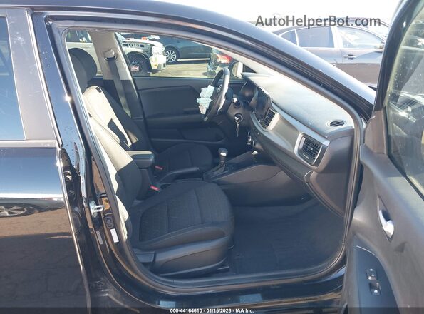 3KPA25AD2ME431286 2021 KIA RIO 5-DOOR Black Вид салону спереду