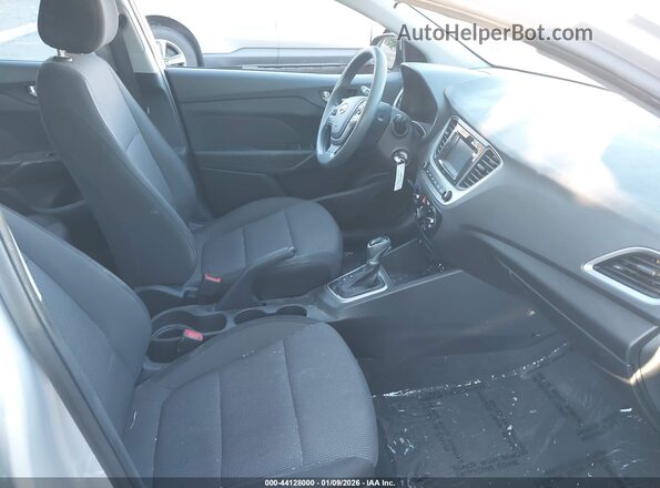 3KPC24A65ME130497 2021 HYUNDAI ACCENT Серебряный Вид салона спереди