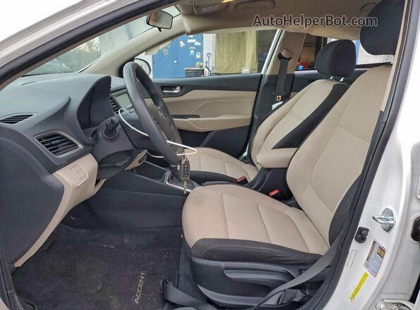 3KPC24A66ME141184 2021 HYUNDAI ACCENT Белый Вид салона спереди