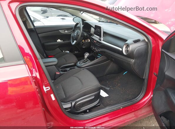 3KPF24AD0ME404751 2021 KIA FORTE Красный Вид салона спереди
