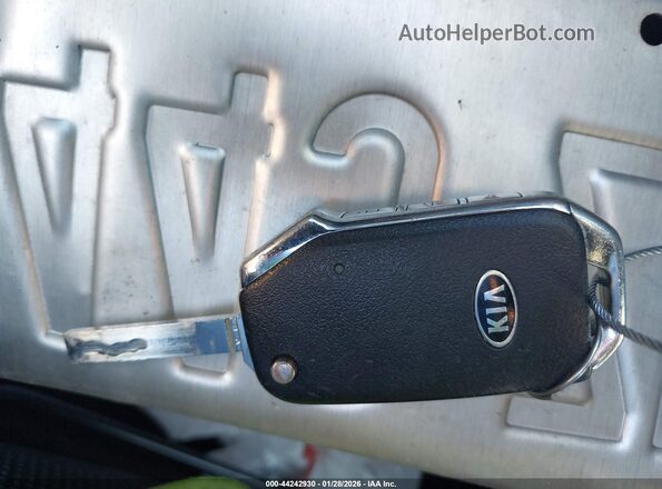 3KPF24AD5LE243909 2020 KIA FORTE Черный Вид панели приборов