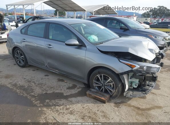 3KPF24AD5PE607302 2023 KIA FORTE Серебряный Передняя правая четверть