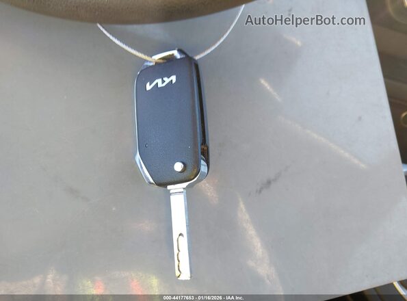 3KPF24AD5PE623659 2023 KIA FORTE Красный Вид панели приборов