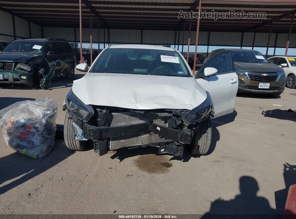 3KPF24AD6RE784802 2024 KIA FORTE Белый Вид спереди