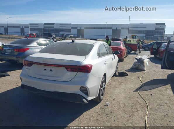 3KPF24AD6RE784802 2024 KIA FORTE Белый Задняя правая четверть