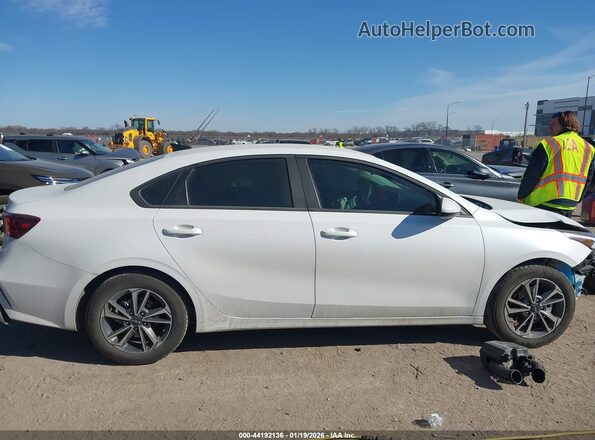 3KPF24AD6RE784802 2024 KIA FORTE Белый Вид задней части салона