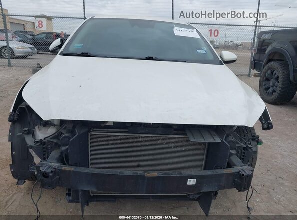 3KPF24AD9ME410130 2021 KIA FORTE Белый Вид задней части салона