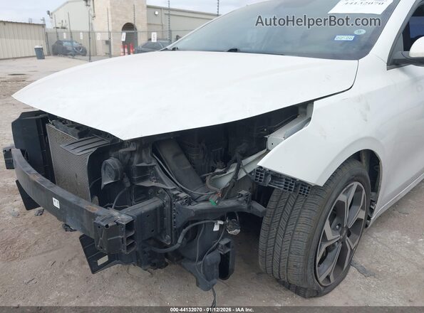 3KPF24AD9ME410130 2021 KIA FORTE Белый Вид спереди