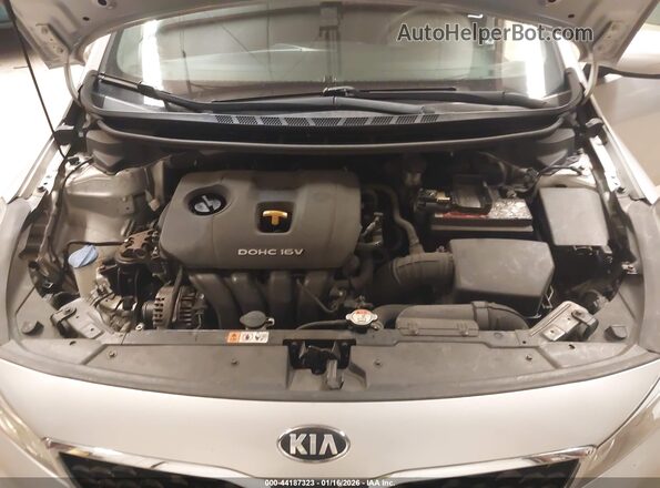 3KPFK4A71HE055471 2017 KIA FORTE Серебряный Вид сзади