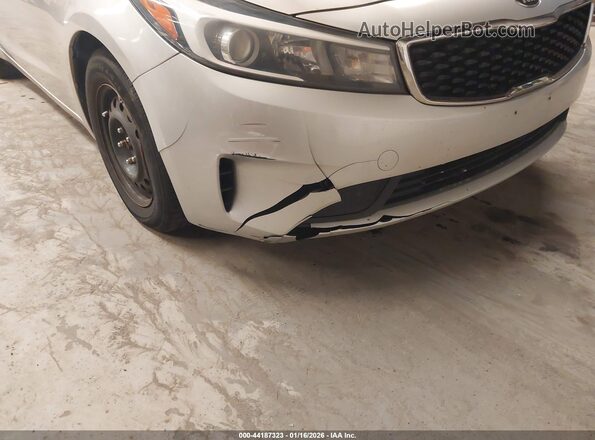 3KPFK4A71HE055471 2017 KIA FORTE Серебряный Вид спереди