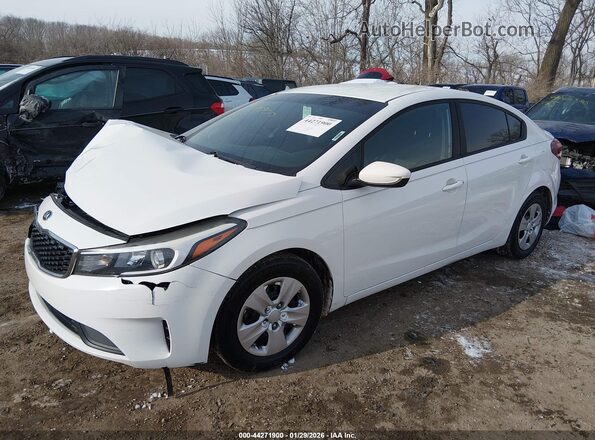3KPFK4A71HE078927 2017 KIA FORTE Белый Передняя левая четверть