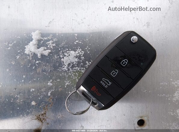 3KPFK4A71HE078927 2017 KIA FORTE Белый Вид панели приборов