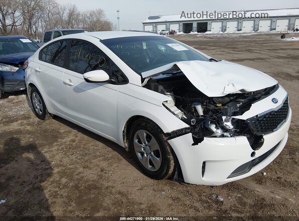 3KPFK4A71HE078927 2017 KIA FORTE Белый Передняя правая четверть