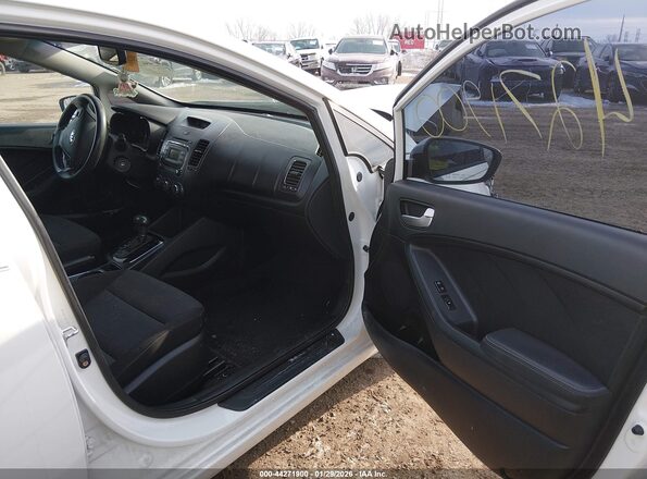 3KPFK4A71HE078927 2017 KIA FORTE Белый Вид салона спереди