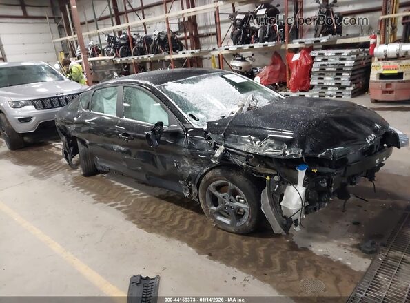 3KPFT4DEXSE017977 2025 KIA K4 Black Przód prawy