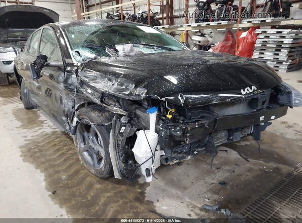3KPFT4DEXSE017977 2025 KIA K4 Black Widok z przodu