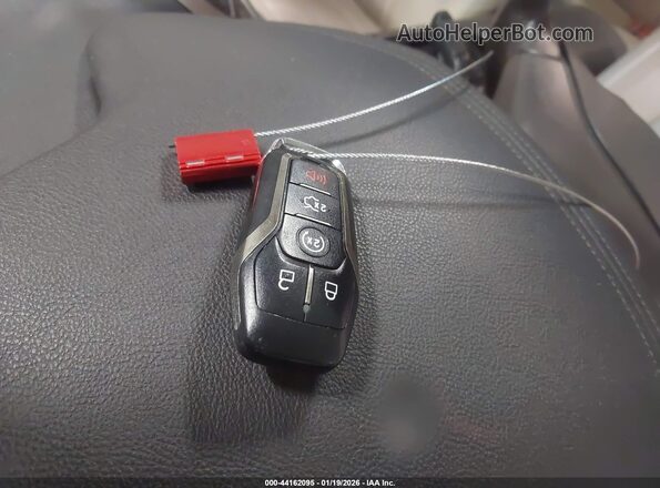 3LN6L2LU9GR603675 2016 LINCOLN MKZ HYBRID Красный Вид панели приборов