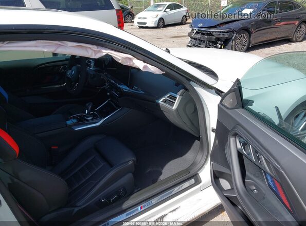 3MF23DM00S8F30671 2025 BMW M2 White Widok wnętrza z przodu