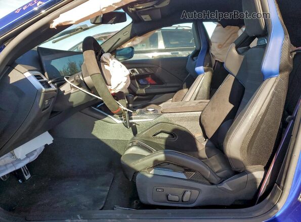 3MF23DM06S8F69961 2025 BMW M2 Blue Vista interior delantera