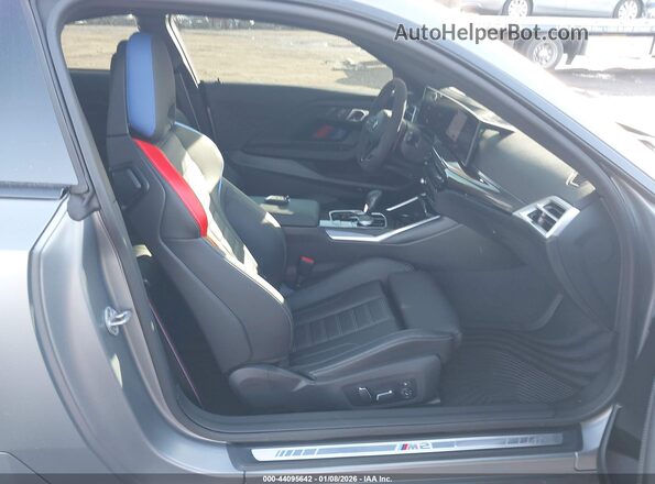 3MF23DM07S8F66079 2025 BMW M2 Gray Widok wnętrza z przodu