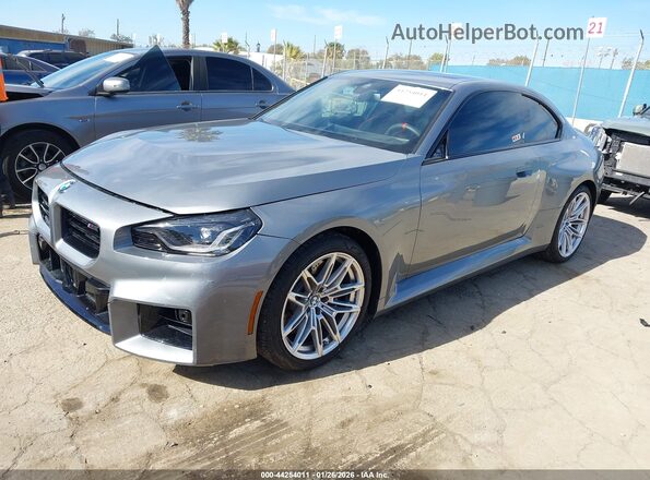 3MF23DM08S8F80816 2025 BMW M2 Gray Vista tres cuartos delantera izquierda