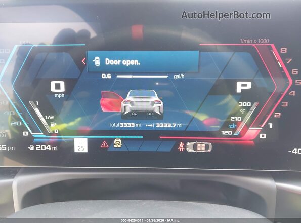 3MF23DM08S8F80816 2025 BMW M2 Gray Vista de los asientos traseros