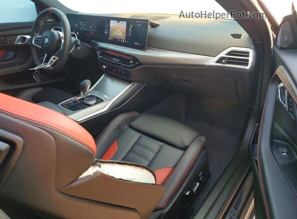 3MF23DM09S8F00780 2025 BMW M2 Silver Widok wnętrza z tyłu
