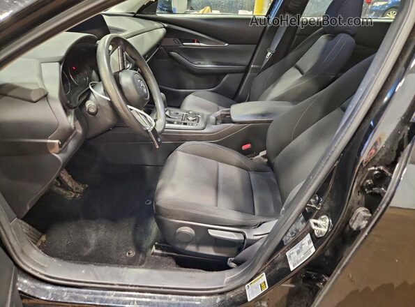 3MVDMBAM5PM556068 2023 MAZDA CX-30 Черный Вид салона спереди